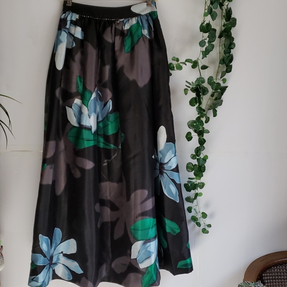- Lord &Taylor  Maxi Skirt - Picture 3 of 8